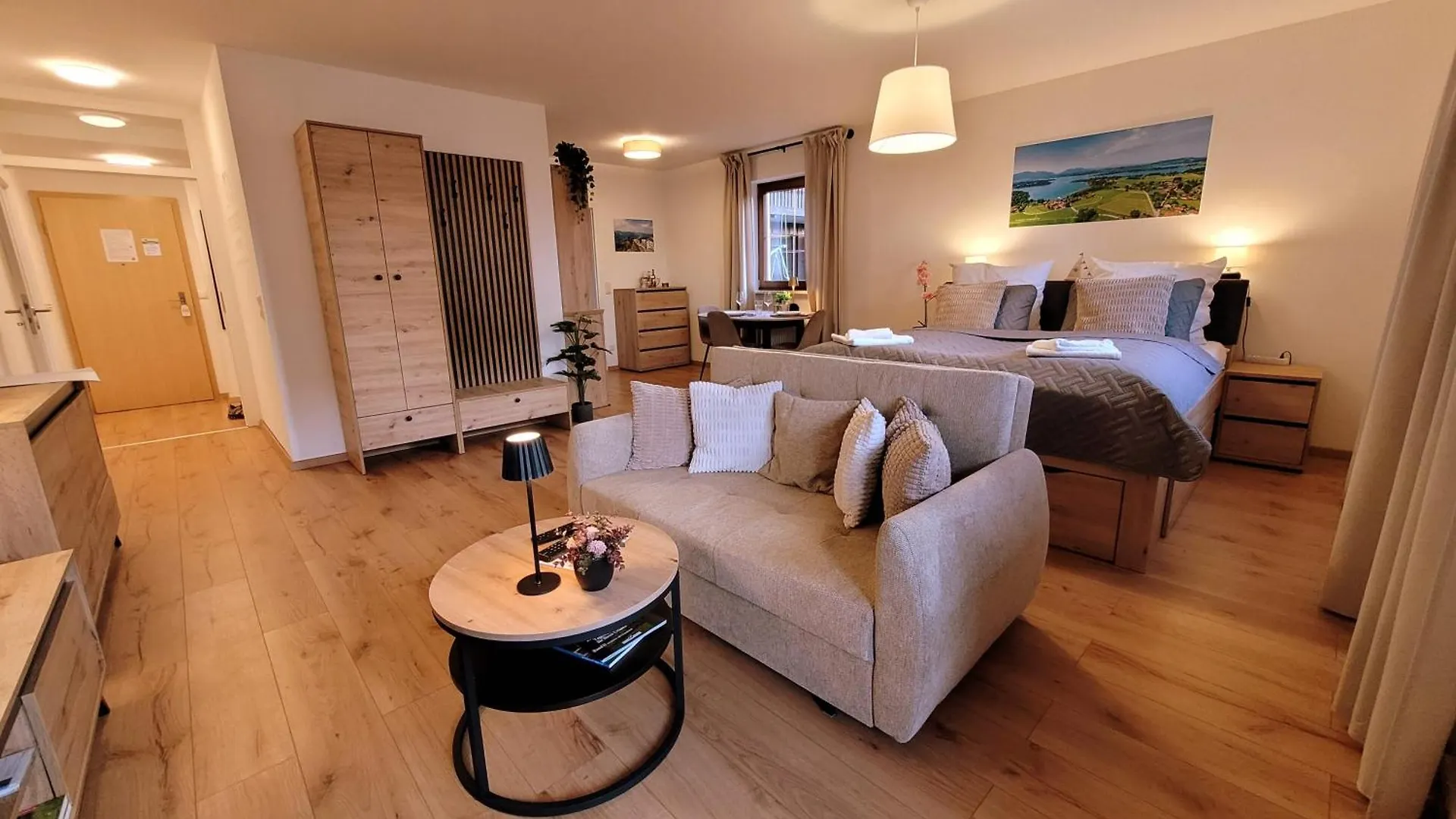 Madison Homes Apartment 50 Qm In Prien Mit Balkon, Bergblick, Parkplatz, Zentral Gelegen Prien am Chiemsee